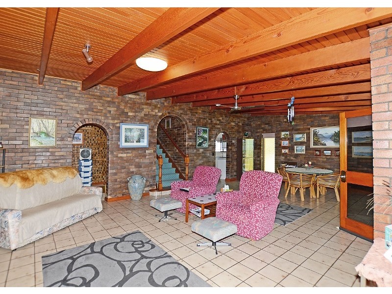 89 Esplanade, Point Vernon QLD 4655