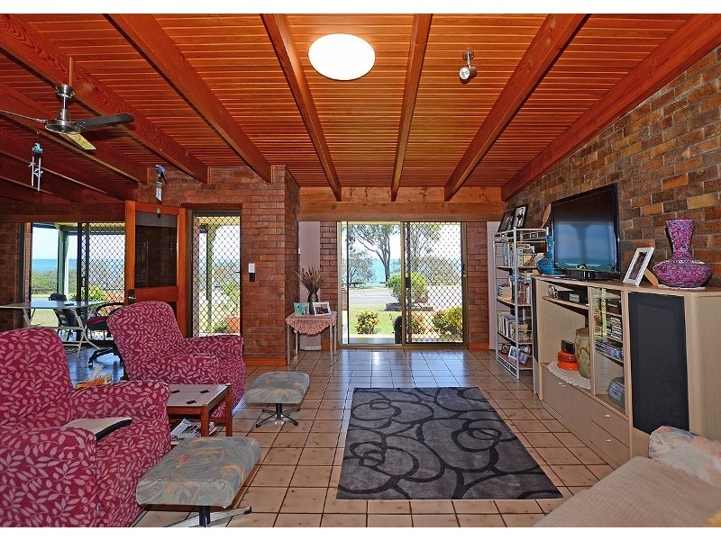 89 Esplanade, Point Vernon QLD 4655