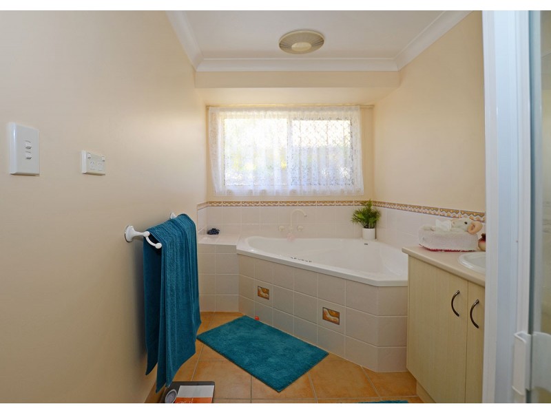 14 Turnbull Court, Urangan QLD 4655