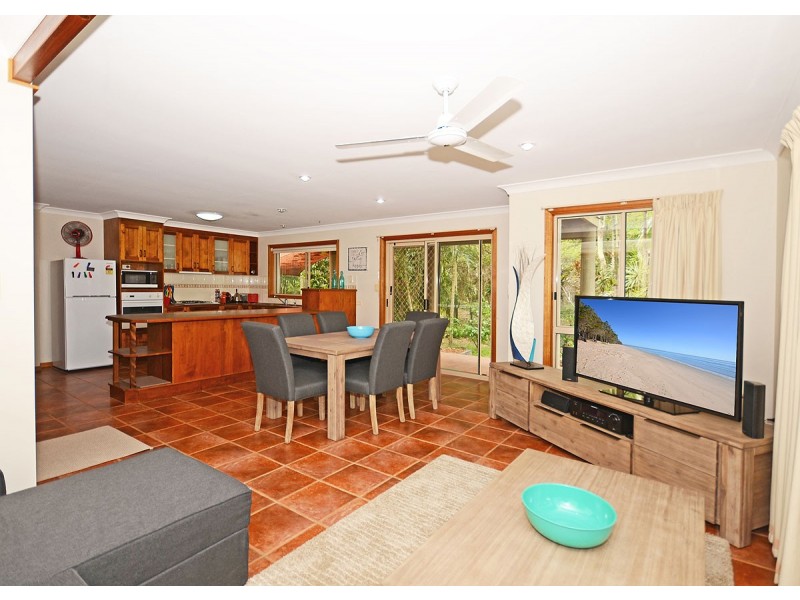 138 Kingfisher Parade, Toogoom QLD 4655