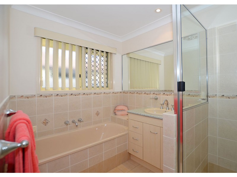 62 Wattle Street, Point Vernon QLD 4655