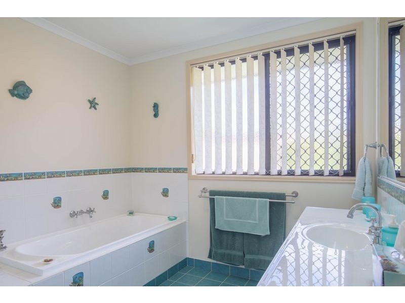 20 Jindera Court, Wondunna QLD 4655