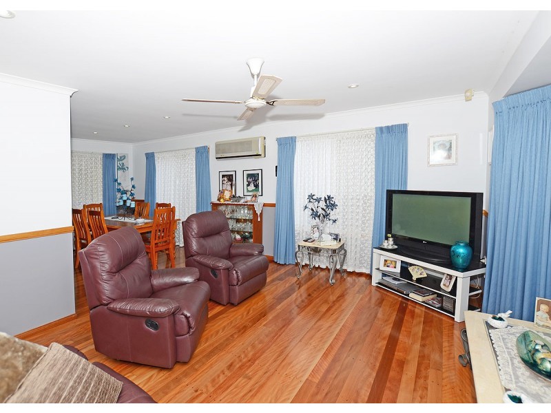31 Bowerbird Ave, Eli Waters QLD 4655