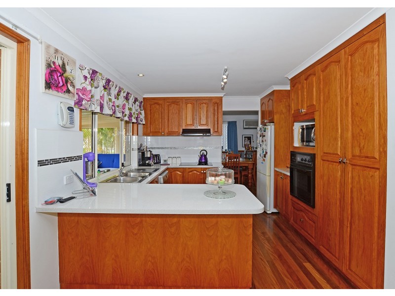 31 Bowerbird Ave, Eli Waters QLD 4655