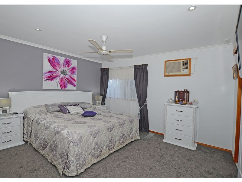 31 Bowerbird Ave, Eli Waters QLD 4655