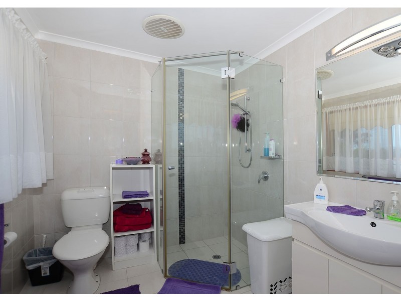 31 Bowerbird Ave, Eli Waters QLD 4655