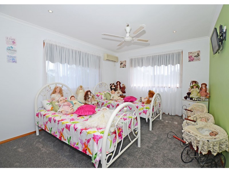 31 Bowerbird Ave, Eli Waters QLD 4655
