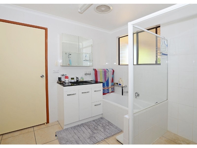 796 Boat Harbour Drive, Urangan QLD 4655