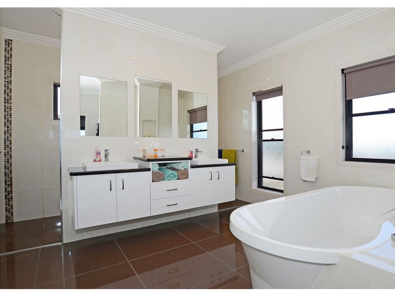 66 Long Street, Point Vernon QLD 4655