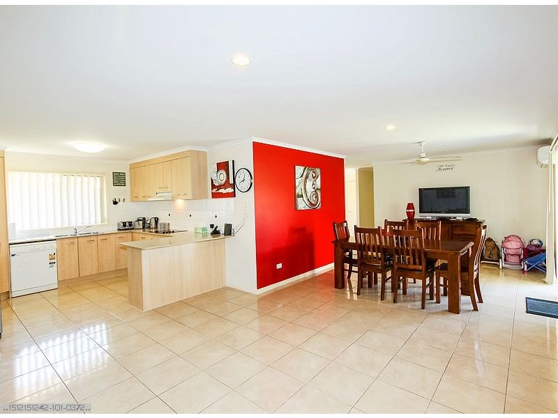 40 Bounty Cct, Eli Waters QLD 4655