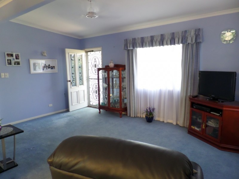 95 Limpus Street, Urangan QLD 4655
