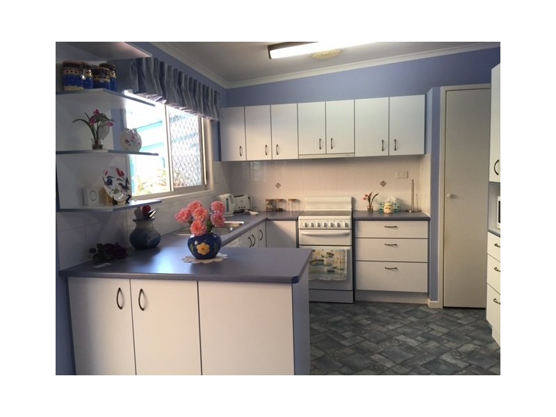 95 Limpus Street, Urangan QLD 4655
