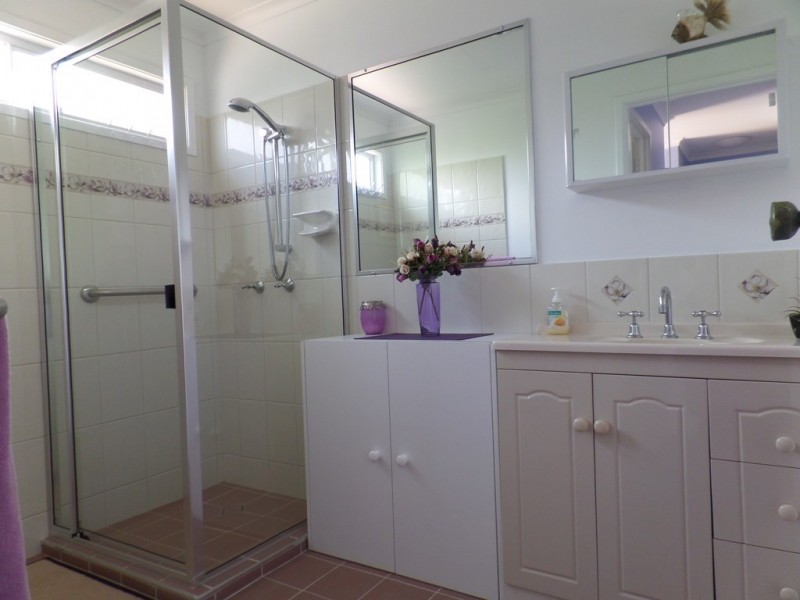 95 Limpus Street, Urangan QLD 4655