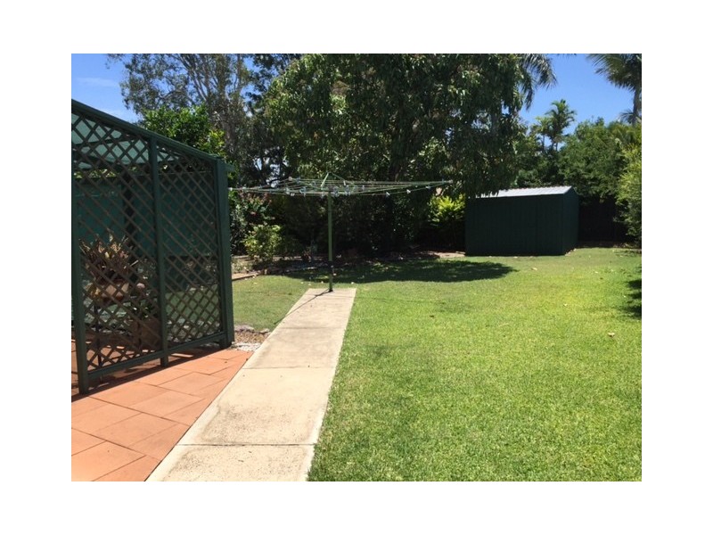 95 Limpus Street, Urangan QLD 4655