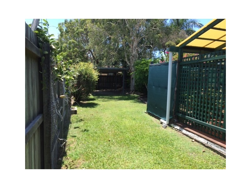 95 Limpus Street, Urangan QLD 4655