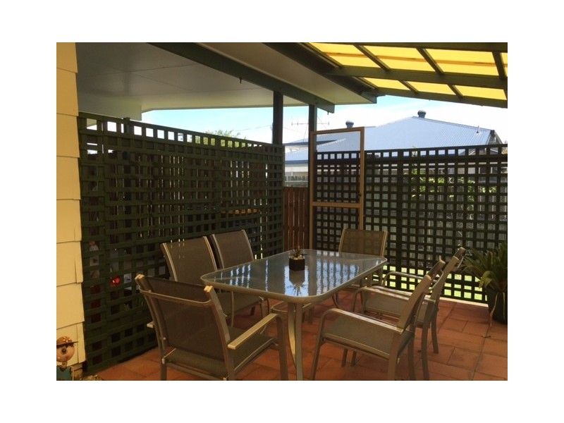 95 Limpus Street, Urangan QLD 4655
