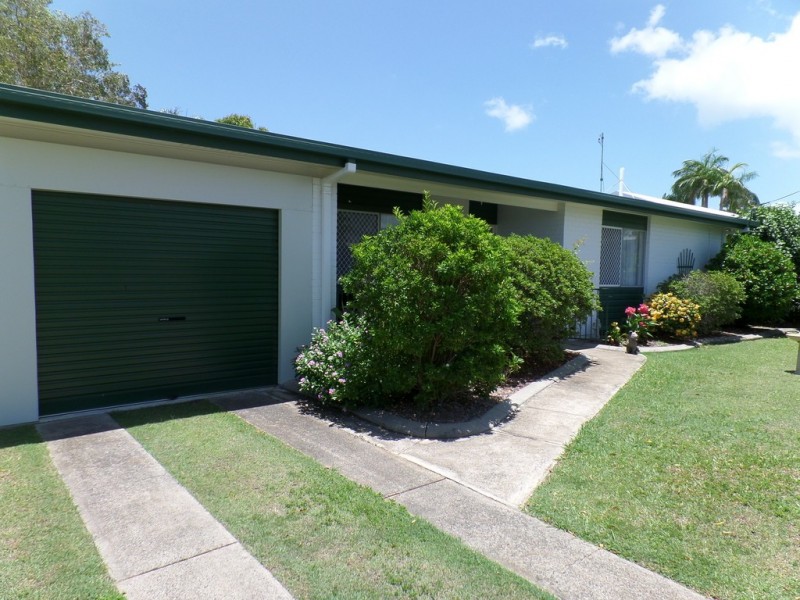 95 Limpus Street, Urangan QLD 4655