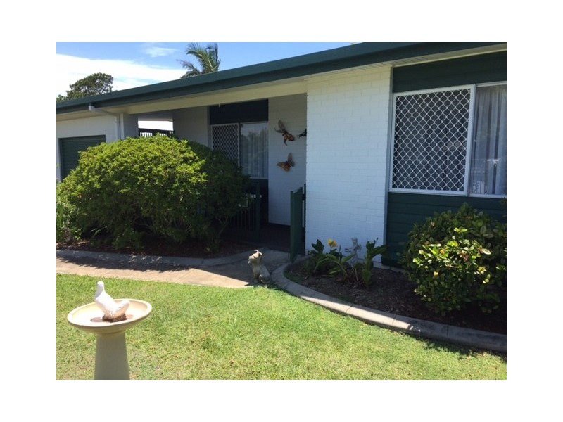 95 Limpus Street, Urangan QLD 4655