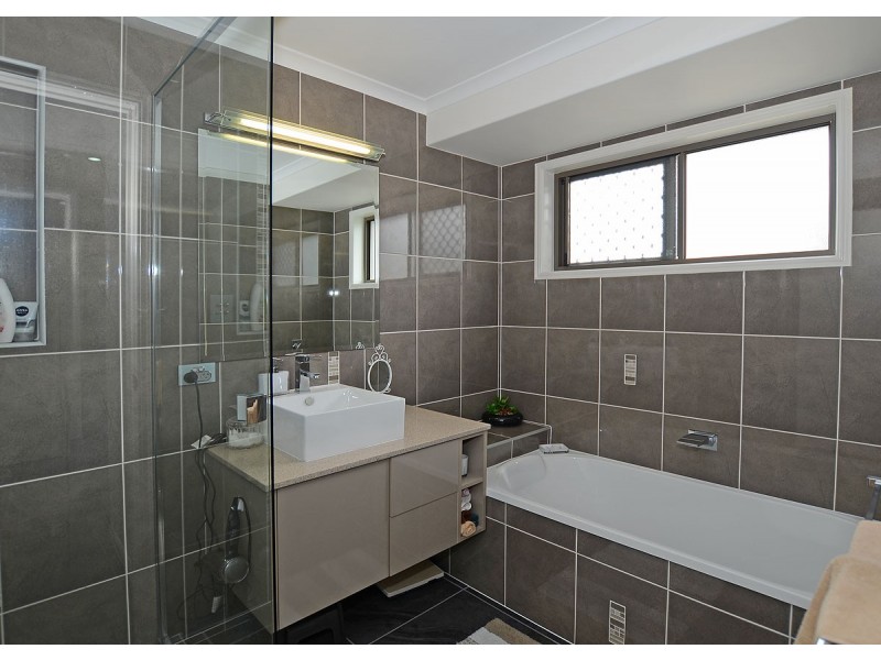 9 Bounty Circuit, Eli Waters QLD 4655