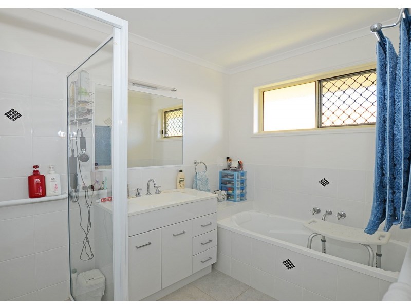 4 Alison Drive, Torquay QLD 4655