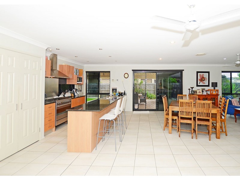6 Rosedale Drive, Wondunna QLD 4655