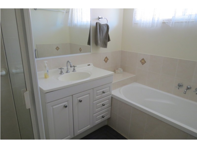 3 Ruddiman Court, Torquay QLD 4655