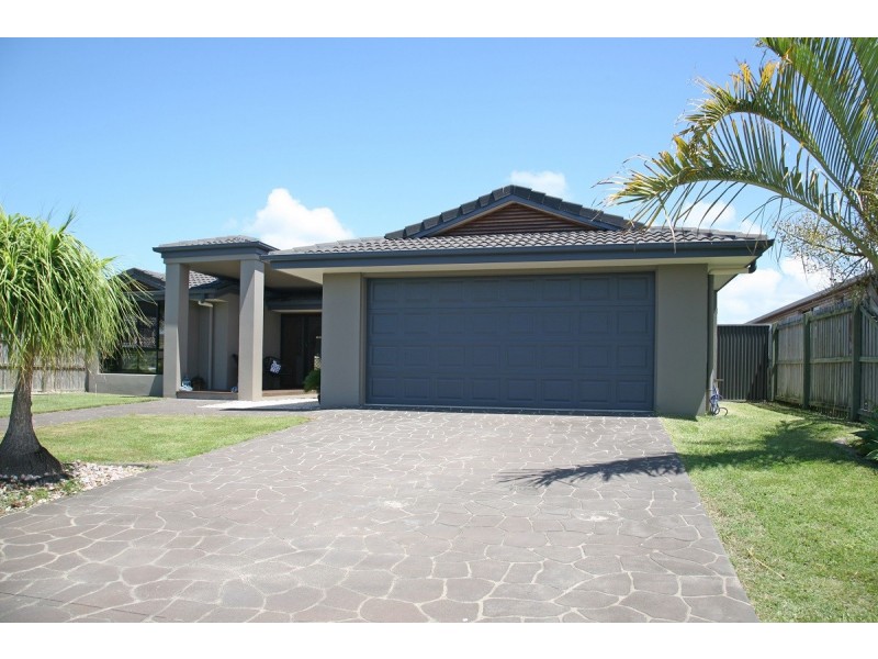 8 Surrey Court, Kawungan QLD 4655