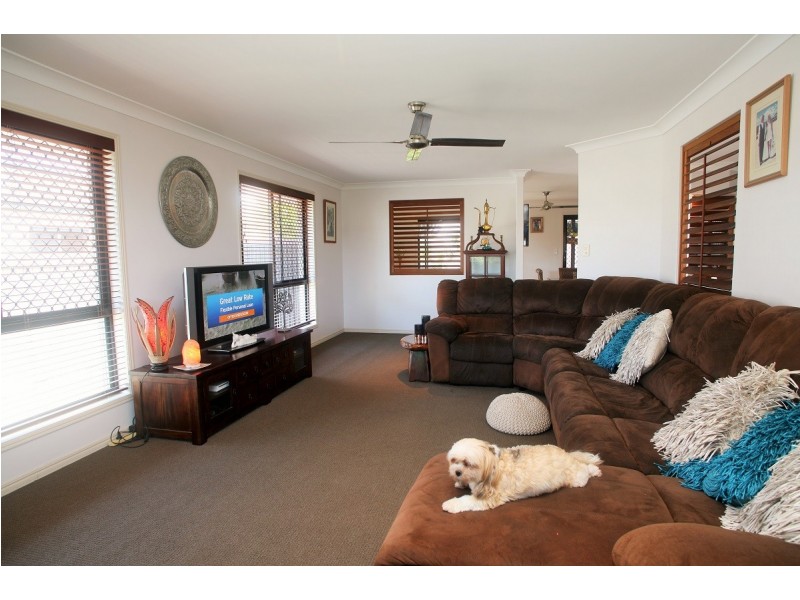 8 Surrey Court, Kawungan QLD 4655