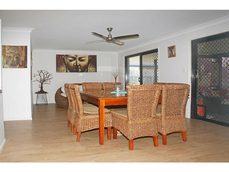 8 Surrey Court, Kawungan QLD 4655