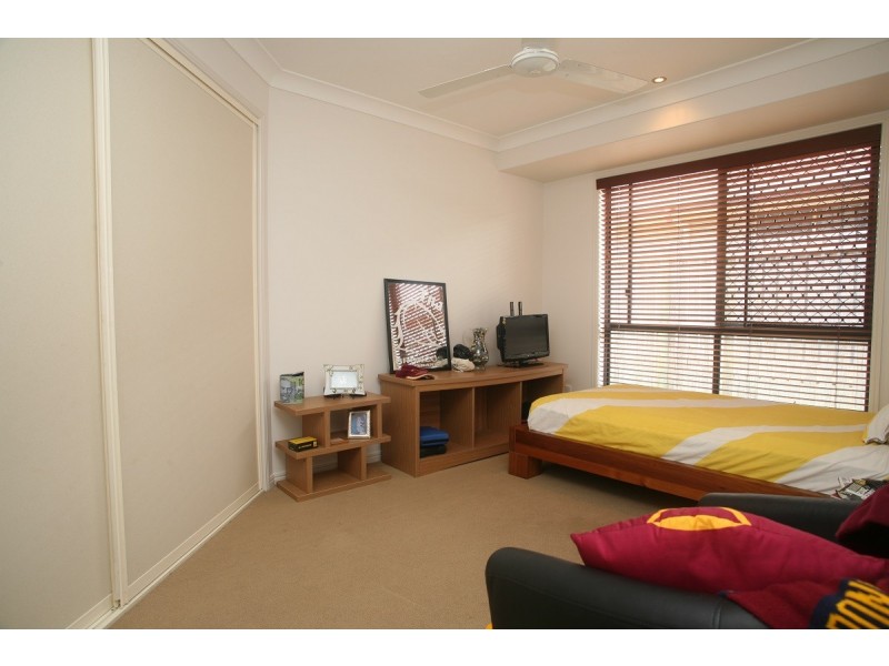 8 Surrey Court, Kawungan QLD 4655