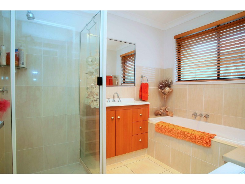 8 Surrey Court, Kawungan QLD 4655