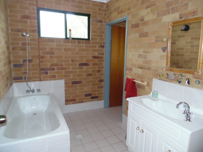 190 Elizabeth Street, Urangan QLD 4655