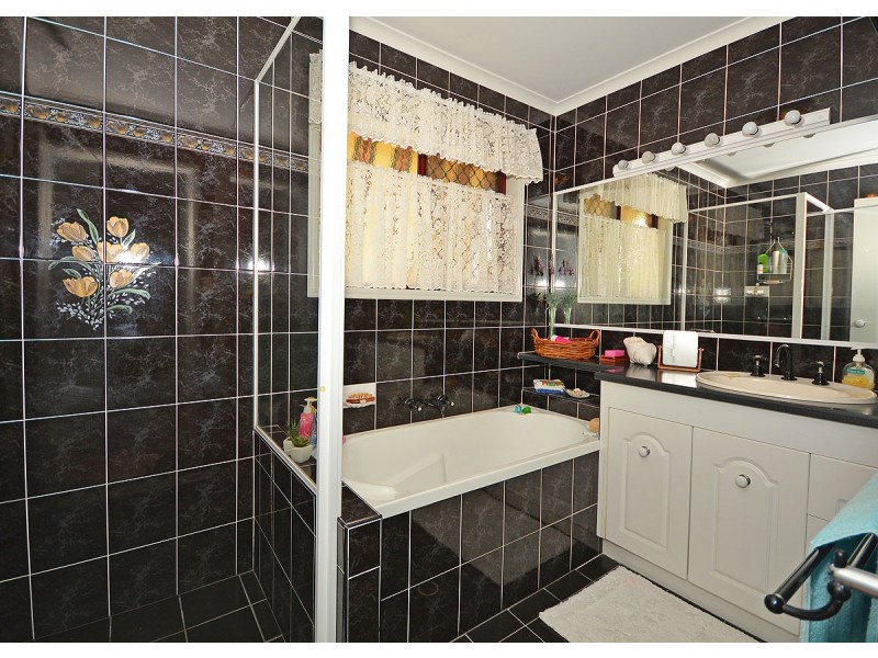 4 Silvereye Court, Eli Waters QLD 4655