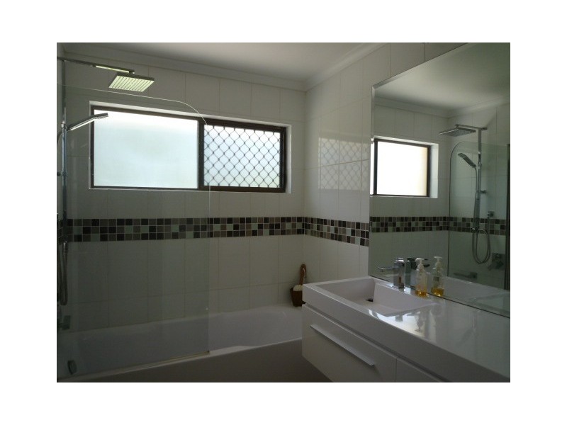 8 Verden Drive, Urangan QLD 4655