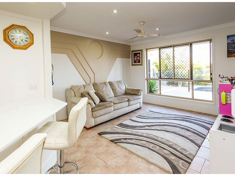 5 Woongoolbver Court, River Heads QLD 4655