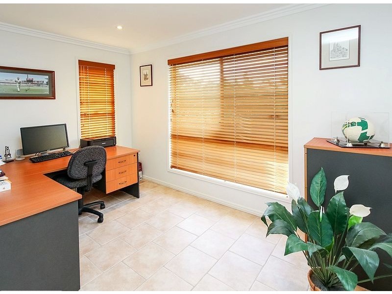 5 Woongoolbver Court, River Heads QLD 4655