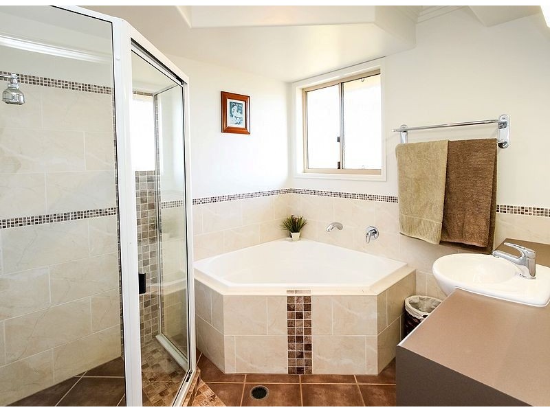 5 Woongoolbver Court, River Heads QLD 4655