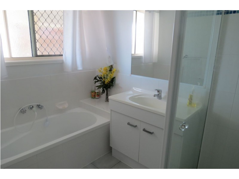 36 Anchorage Cct, Point Vernon QLD 4655