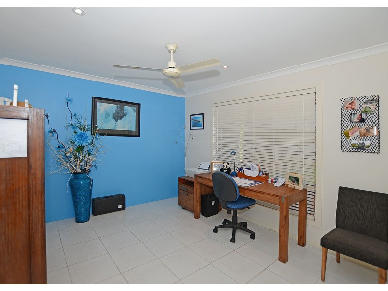 24 Teresa Street, Nikenbah QLD 4655