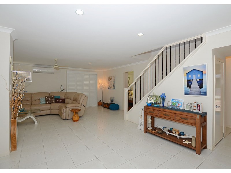 24 Teresa Street, Nikenbah QLD 4655
