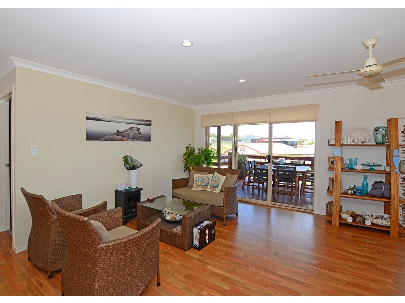24 Teresa Street, Nikenbah QLD 4655