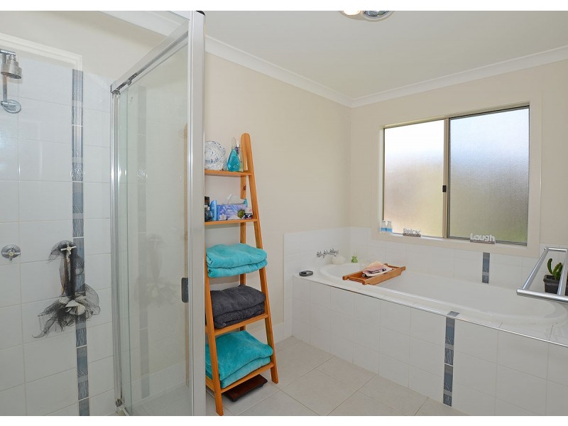 24 Teresa Street, Nikenbah QLD 4655