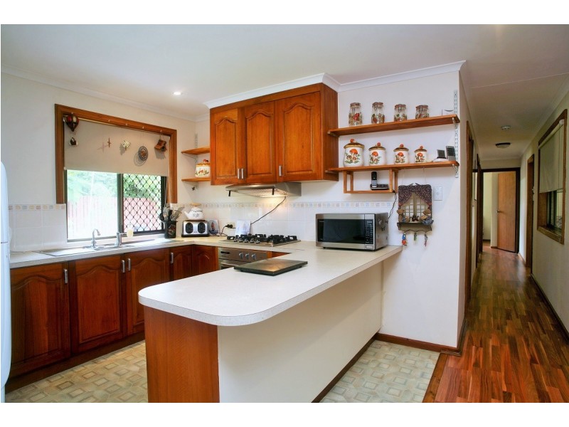 8 Maureen Court, Point Vernon QLD 4655