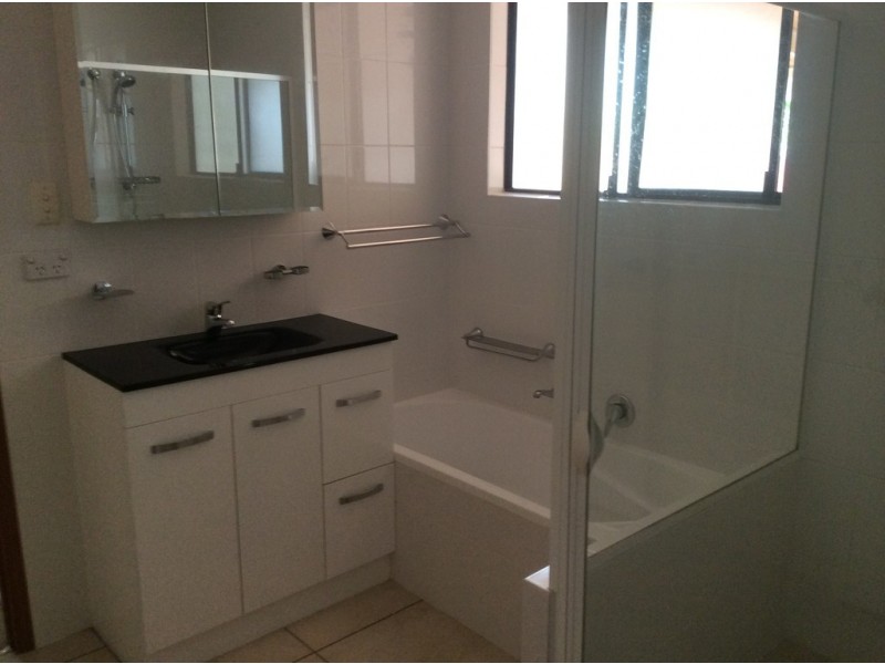 796 Boat Harbour Drive, Urangan QLD 4655