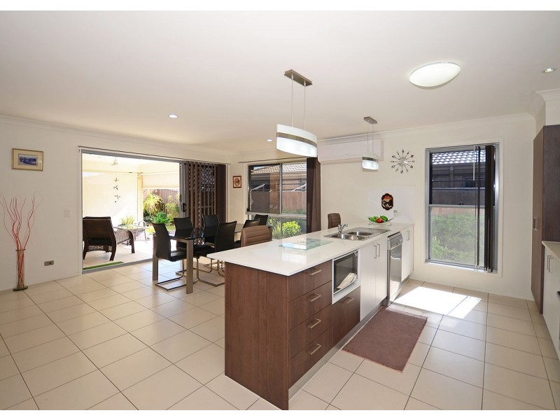 6 Mawson Court, Urraween QLD 4655