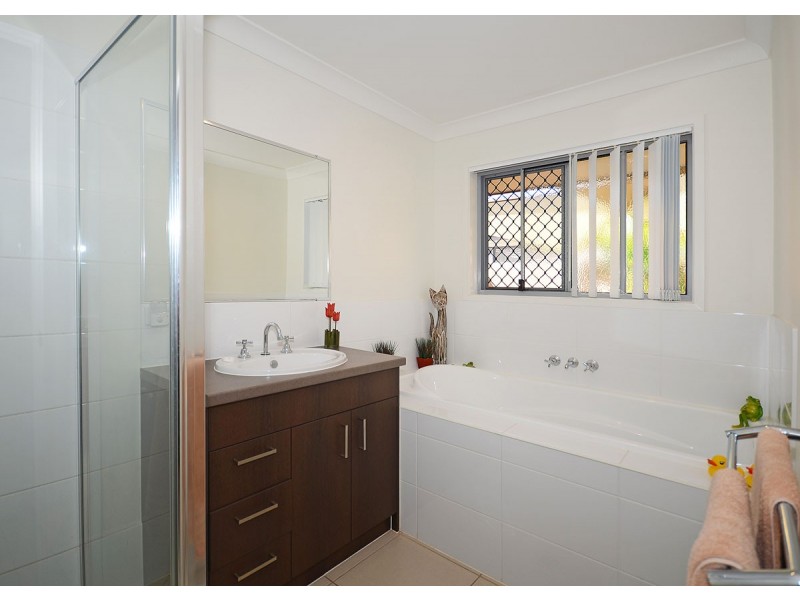 6 Mawson Court, Urraween QLD 4655