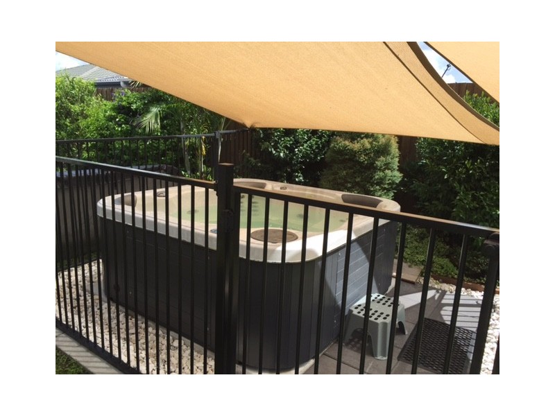 6 Mawson Court, Urraween QLD 4655