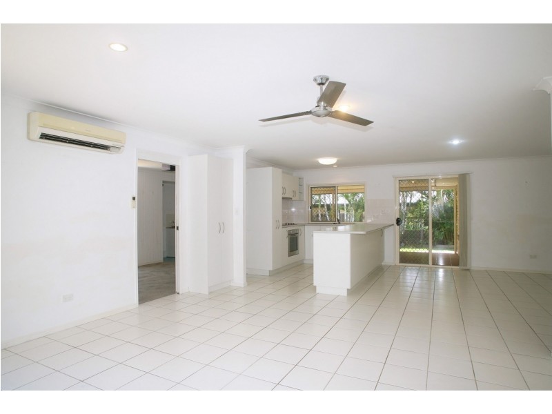 2 Whipbird Court, Urangan QLD 4655