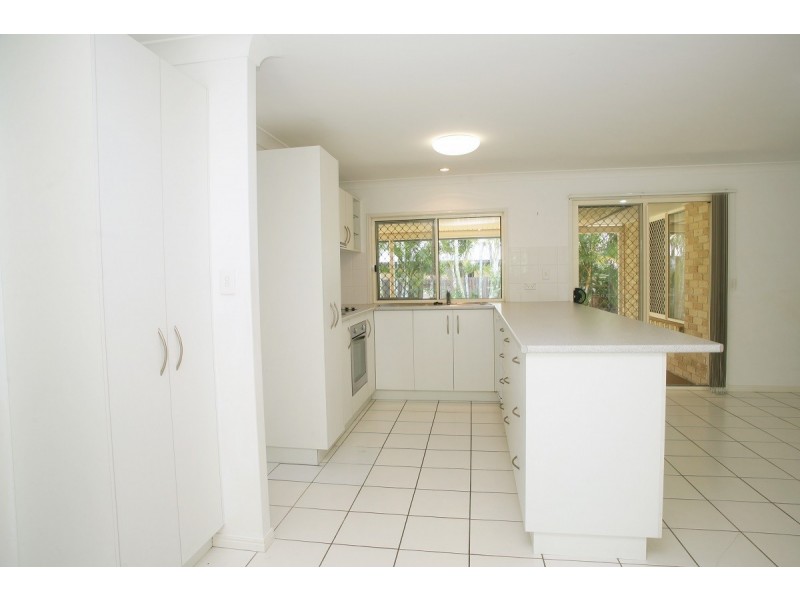 2 Whipbird Court, Urangan QLD 4655