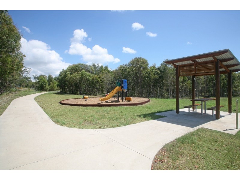 2 Whipbird Court, Urangan QLD 4655